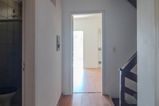 Corredor de casa à venda com 4 quartos, 210m² em Guarujá, Porto Alegre