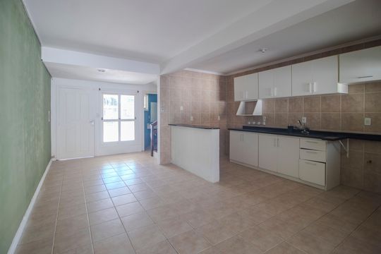 Casa à venda com 4 quartos, 210m² em Guarujá, Porto Alegre