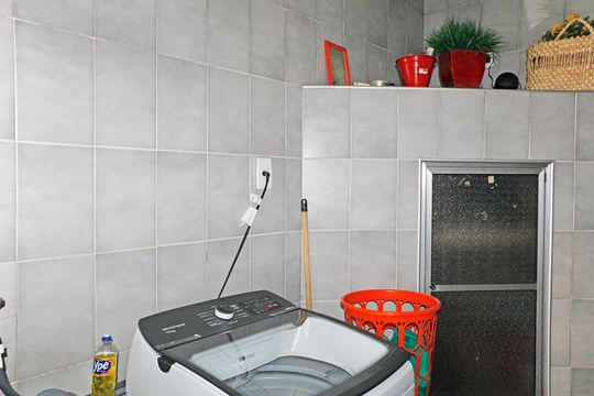 Edícula área de serviço de casa para alugar com 4 quartos, 200m² em Jardim Jurema, Valinhos