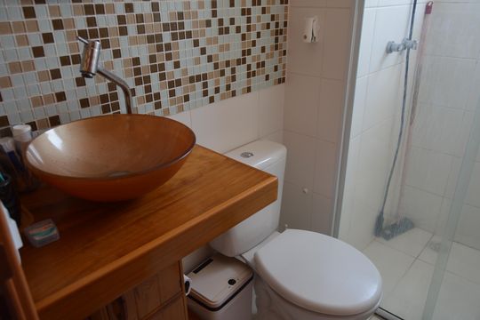 Banheiro de apartamento à venda com 2 quartos, 47m² em Jardim Boa Vista (zona Oeste), Osasco