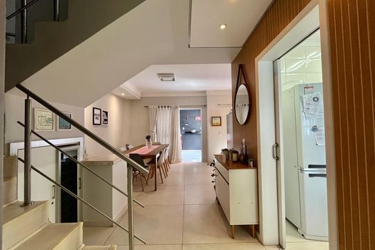 Sala de casa de condomínio à venda com 3 quartos, 95m² em Jardim Bom Retiro, Campinas