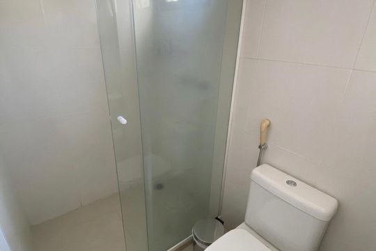 Banheiro de apartamento para alugar com 1 quarto, 44m² em Pinheiros, São Paulo