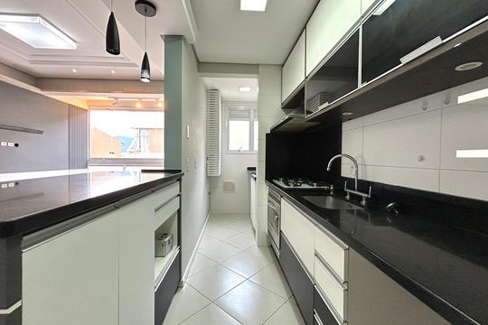 Cozinha de apartamento para alugar com 3 quartos, 76m² em Agronômica, Florianópolis
