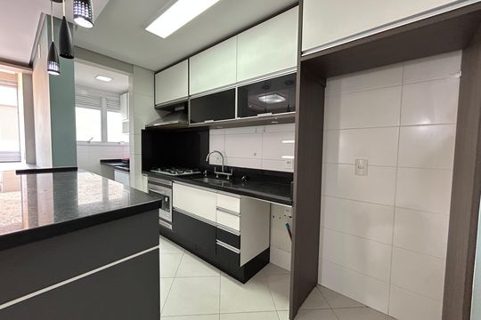 Cozinha de apartamento para alugar com 3 quartos, 76m² em Agronômica, Florianópolis