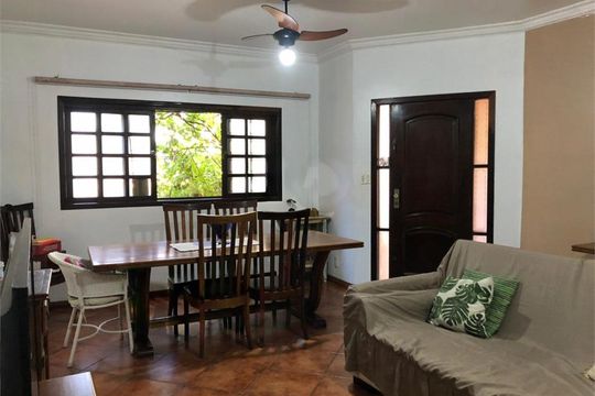 Casa à venda com 2 quartos, 214m² em Jardim Guairaca, São Paulo