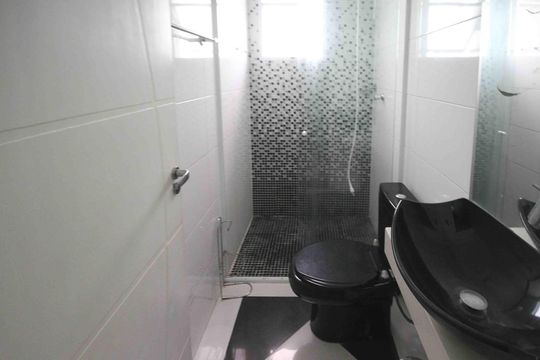 Banheiro de casa de condomínio à venda com 2 quartos, 84m² em Vila Bancaria, São Paulo