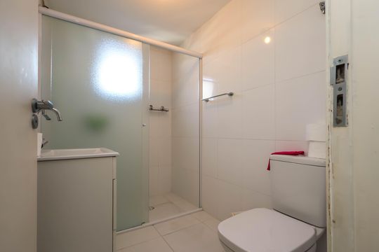 Banheiro de apartamento à venda com 2 quartos, 64m² em Vila Moinho Velho, São Paulo
