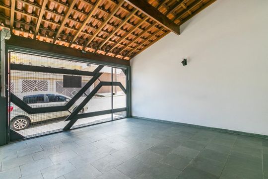 Garagem de casa para alugar com 2 quartos, 122m² em Jardim Stella, Santo André