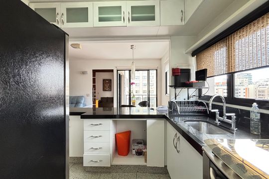 Cozinha de apartamento para alugar com 2 quartos, 81m² em Itaim Bibi, São Paulo
