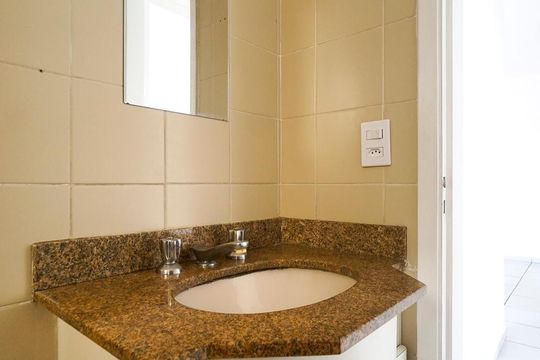 Banheiro social de apartamento para alugar com 2 quartos, 55m² em Tatuapé, São Paulo