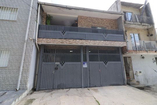 Fachada de casa à venda com 4 quartos, 225m² em Vila Yolanda, Osasco