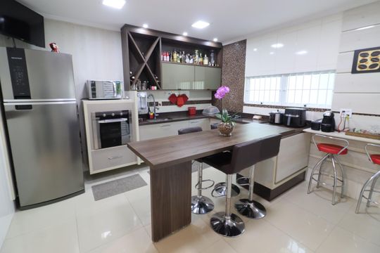 Cozinha 1 de casa à venda com 4 quartos, 225m² em Vila Yolanda, Osasco