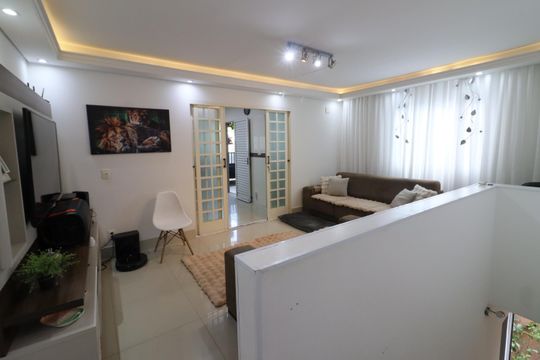 Casa à venda com 4 quartos, 225m² em Vila Yolanda, Osasco