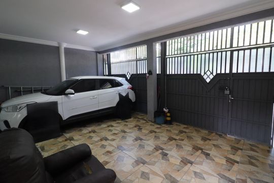 Garagem de casa à venda com 4 quartos, 225m² em Vila Yolanda, Osasco