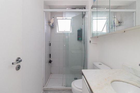 Banheiro de apartamento à venda com 2 quartos, 50m² em São José, Porto Alegre