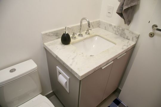 Banheiro de kitnet/studio para alugar com 1 quarto, 33m² em Vila Cordeiro, São Paulo