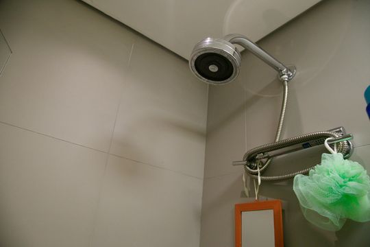 Banheiro de kitnet/studio para alugar com 1 quarto, 33m² em Vila Cordeiro, São Paulo