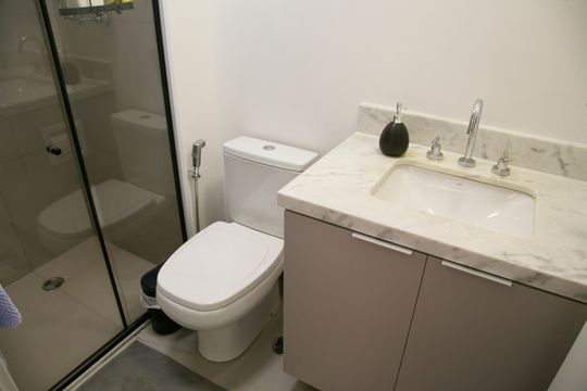 Banheiro de kitnet/studio para alugar com 1 quarto, 33m² em Vila Cordeiro, São Paulo