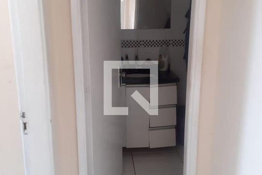 Banheiro de apartamento à venda com 2 quartos, 79m² em Centro, Campinas