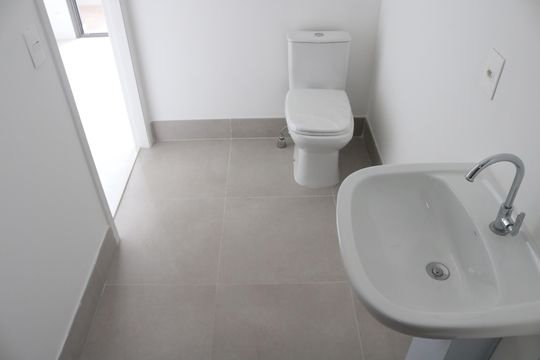 Banheiro de apartamento à venda com 1 quarto, 27m² em Pompeia, São Paulo
