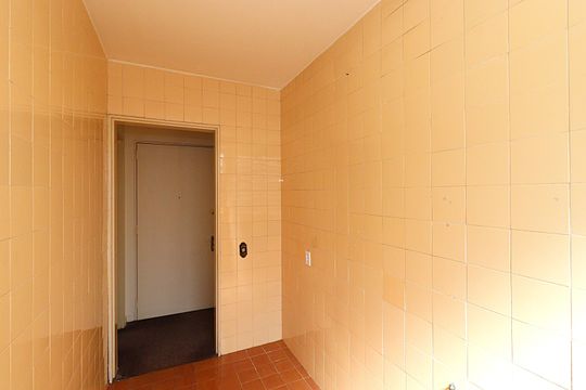 Cozinha de apartamento para alugar com 1 quarto, 35m² em São Sebastião, Porto Alegre