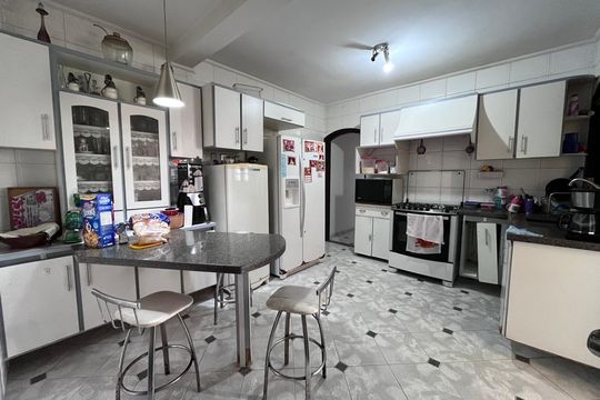 Casa à venda com 4 quartos, 145m² em Vila Progresso, Jundiaí