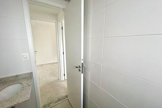 Banheiro de apartamento à venda com 2 quartos, 58m² em Picanço, Guarulhos
