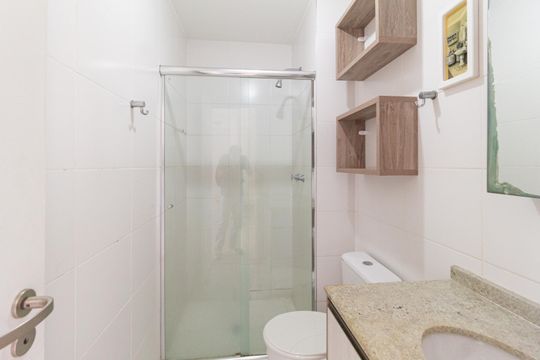 Banheiro de apartamento para alugar com 1 quarto, 41m² em Umuarama, Osasco