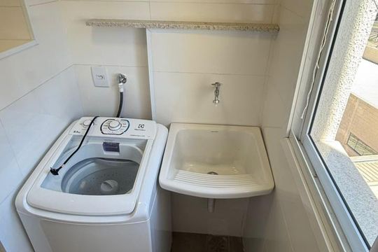 Área de serviço de apartamento para alugar com 2 quartos, 62m² em Santa Mônica, Uberlândia