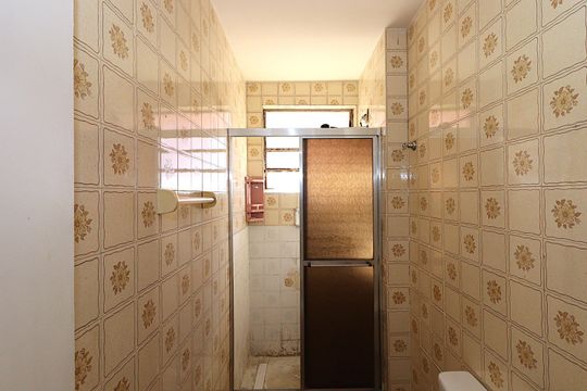Banheiro de apartamento para alugar com 2 quartos, 73m² em São Sebastião, Porto Alegre