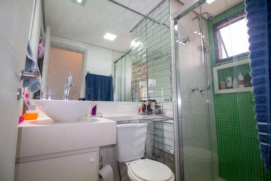 Banheiro de apartamento à venda com 1 quarto, 45m² em Chácara Santo Antônio (zona Sul), São Paulo