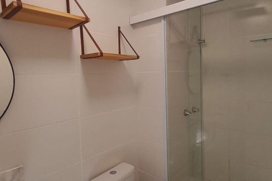 Banheiro de apartamento à venda com 2 quartos, 48m² em Estância Velha, Canoas