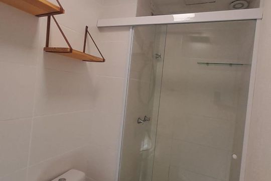 Banheiro de apartamento à venda com 2 quartos, 48m² em Estância Velha, Canoas