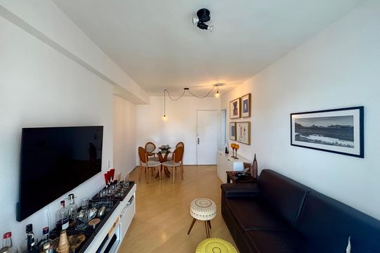 Sala de apartamento à venda com 2 quartos, 70m² em Jardim Botânico, Rio de Janeiro