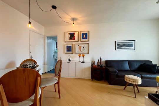 Sala de apartamento à venda com 2 quartos, 70m² em Jardim Botânico, Rio de Janeiro
