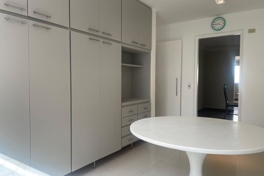 Cozinha de apartamento para alugar com 5 quartos, 238m² em Itaim Bibi, São Paulo