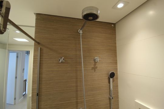 Banheiro de apartamento para alugar com 1 quarto, 45m² em Indianópolis, São Paulo