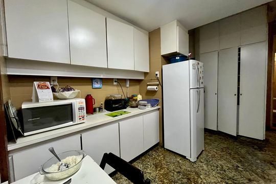 Cozinha de apartamento à venda com 3 quartos, 145m² em Copacabana, Rio de Janeiro
