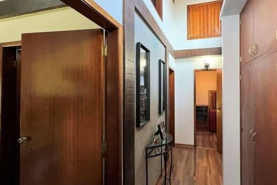 Corredor de casa de condomínio para alugar com 5 quartos, 320m² em Chácara dos Lagos, Cotia