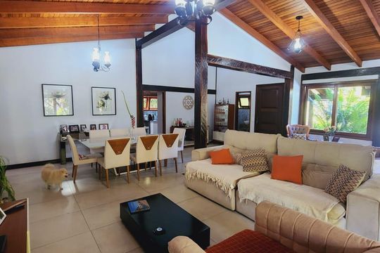 Casa de Condomínio para alugar com 5 quartos, 320m² em Chácara dos Lagos, Cotia