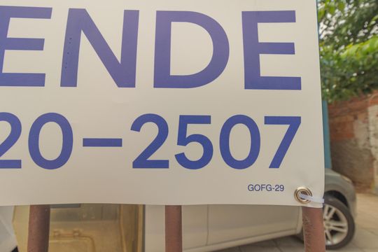 Placa de casa à venda com 2 quartos, 249m² em Guajuviras, Canoas