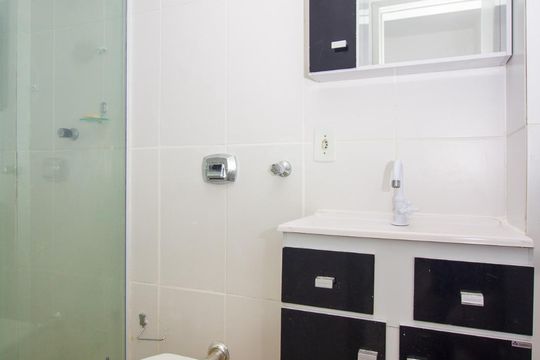 Banheiro de apartamento para alugar com 1 quarto, 42m² em Centro Histórico, Porto Alegre