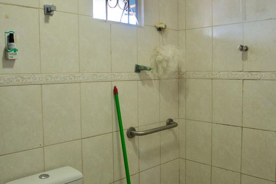 Banheiro de casa à venda com 5 quartos, 330m² em Carlos Prates, Belo Horizonte
