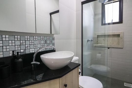 Banheiro de apartamento para alugar com 2 quartos, 64m² em Ingleses Norte, Florianópolis