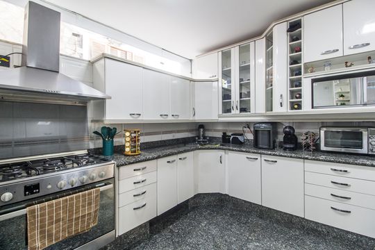 Cozinha de casa de condomínio para alugar com 4 quartos, 360m² em Jardim Paulista, Barueri