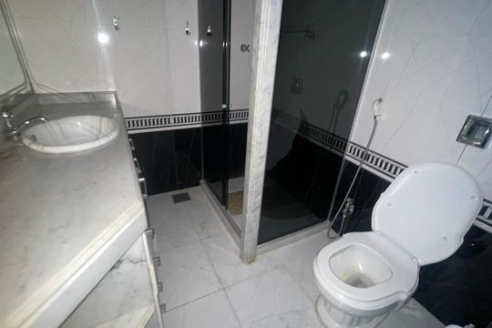 Banheiro da Suíte de apartamento para alugar com 2 quartos, 94m² em Centro, Duque de Caxias