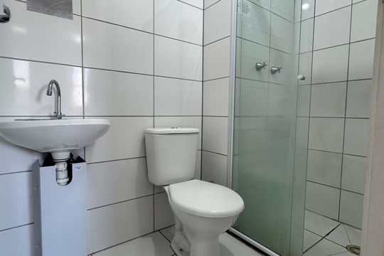 Banheiro de apartamento à venda com 2 quartos, 42m² em Parque Reboucas, São Paulo
