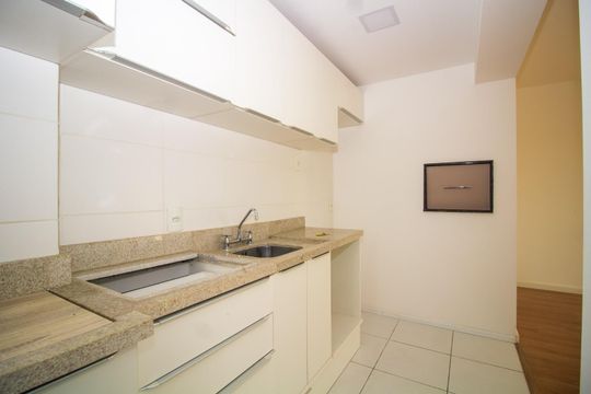 Cozinha de apartamento para alugar com 3 quartos, 77m² em Marechal Rondon, Canoas