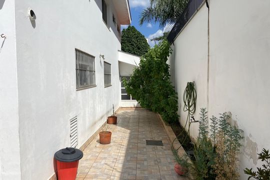 Quintal de casa à venda com 4 quartos, 320m² em Caxingui, São Paulo