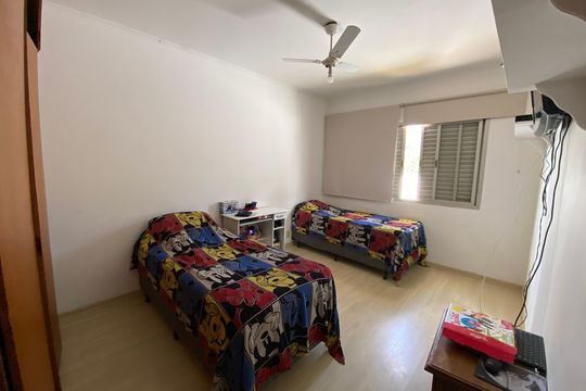 Quarto 3 de casa à venda com 4 quartos, 320m² em Caxingui, São Paulo